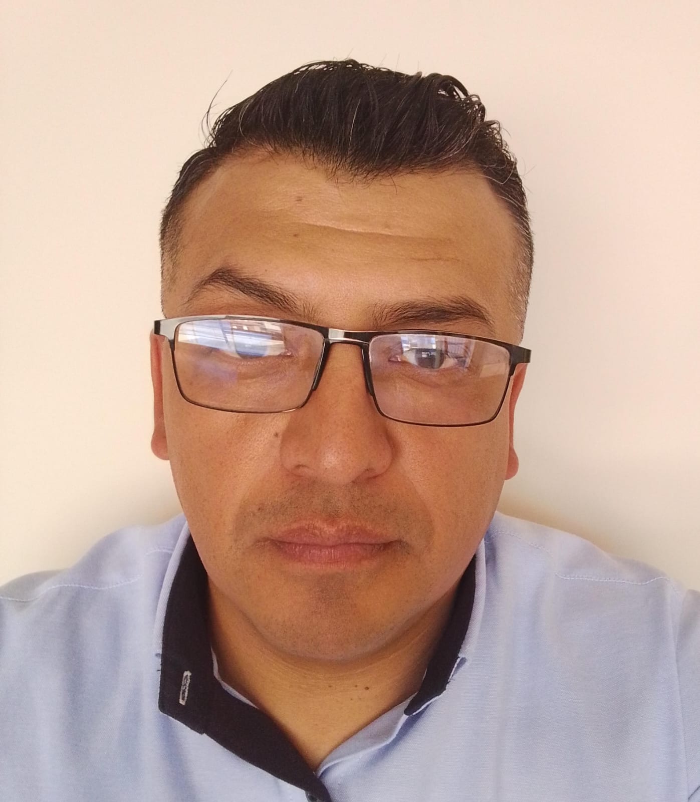 Byron Flores